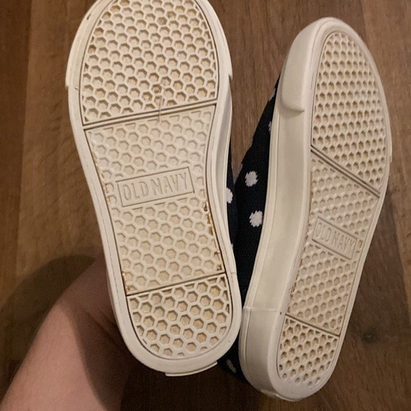 4/$19 🎆 Freedom sale!! Old Navy Knit Navy and White Shoes - Picture 9 of 13